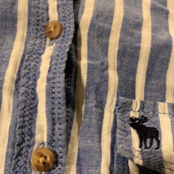 🪡 A&F Button Down - Picture 4 of 5